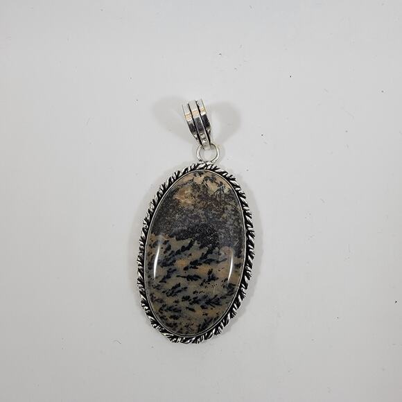 Handmade Silver Pendant with Dendritic Agate Cabochon - Picture 2 of 10